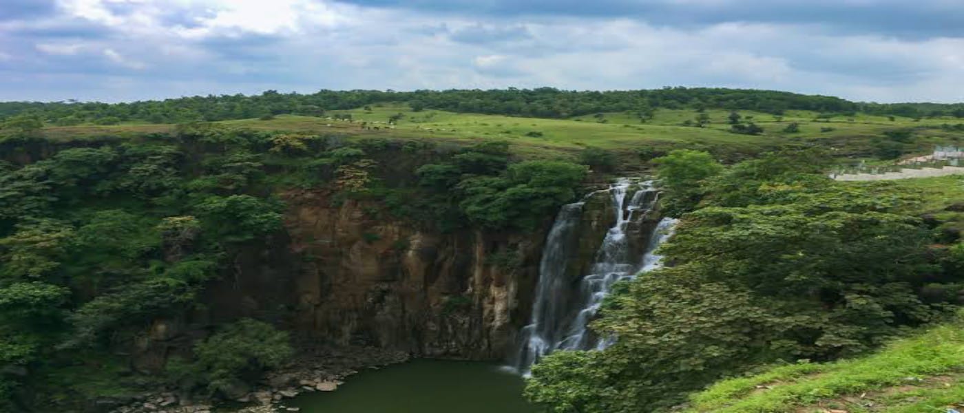 Patalpani Falls best places to visit near indore